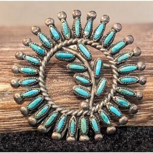 Vtg ZUNI Native American Petite Needlepoint Sterling Turquoise Leaf Brooch